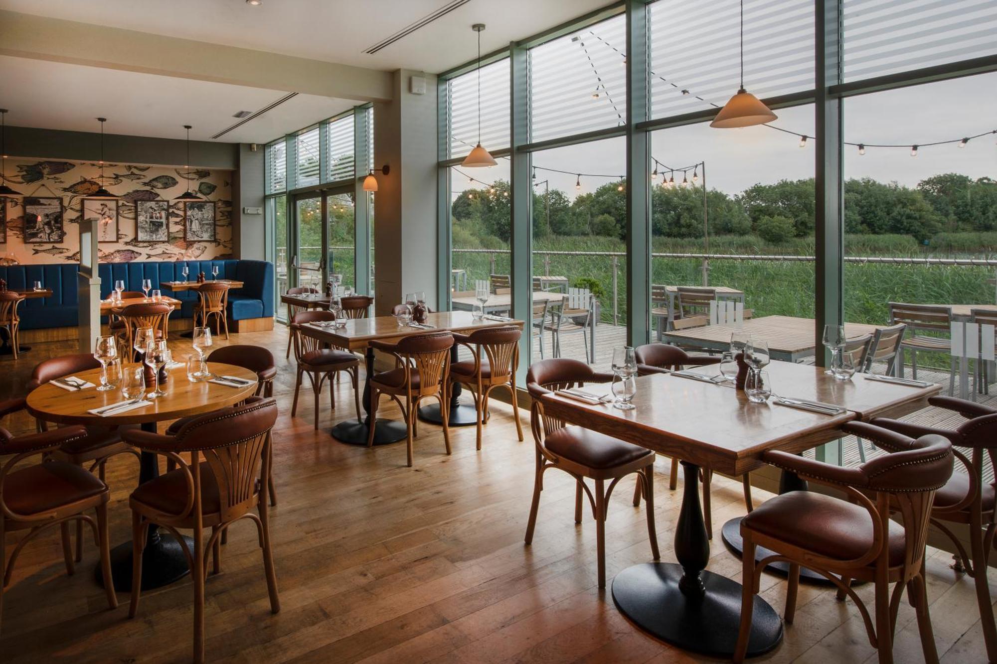 De Vere Cotswold Water Park Apartments Cirencester Ngoại thất bức ảnh