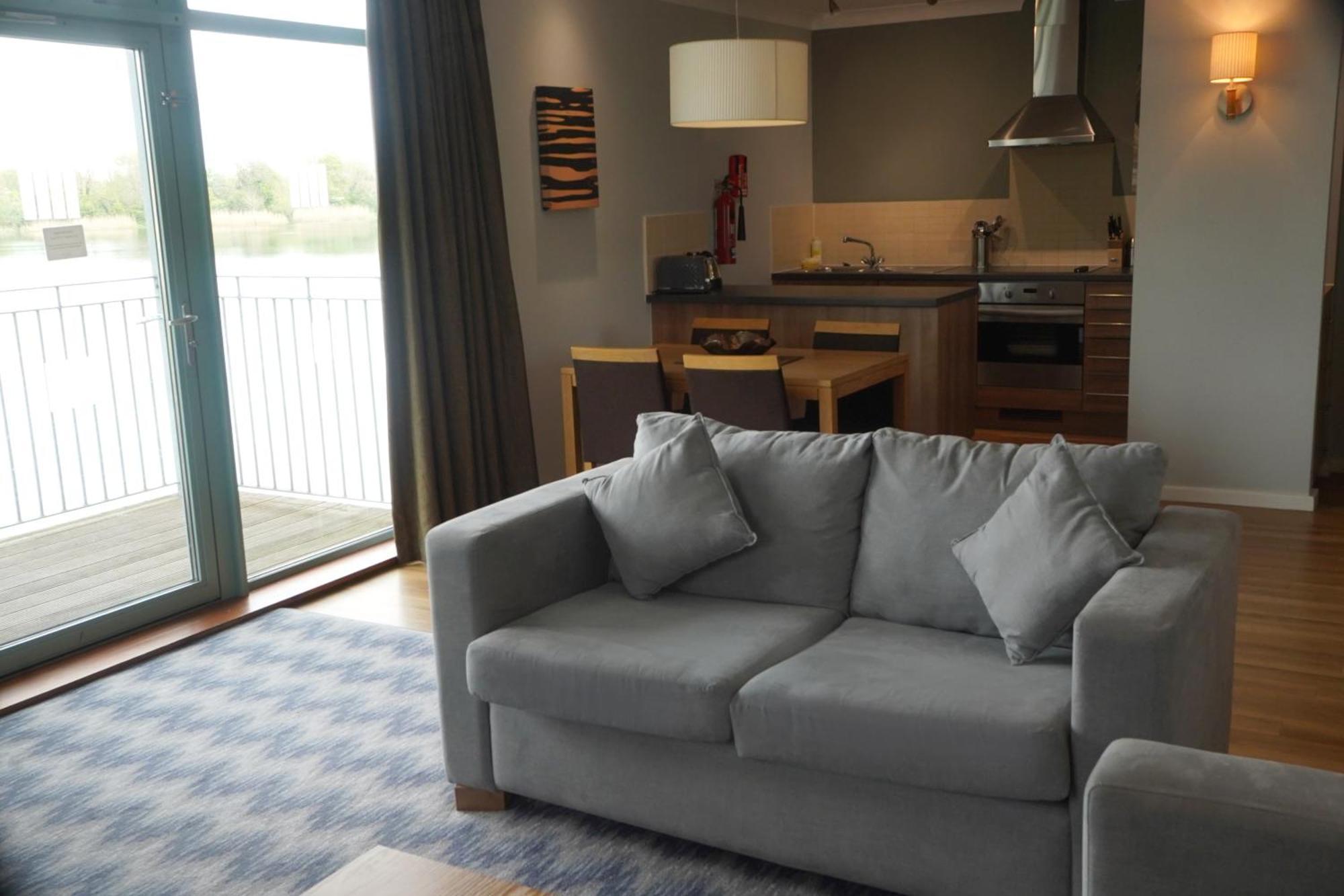 De Vere Cotswold Water Park Apartments Cirencester Ngoại thất bức ảnh