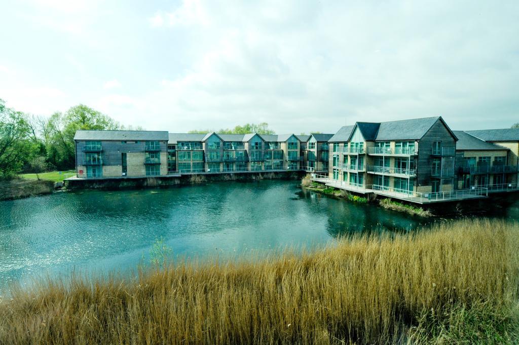 De Vere Cotswold Water Park Apartments Cirencester Ngoại thất bức ảnh